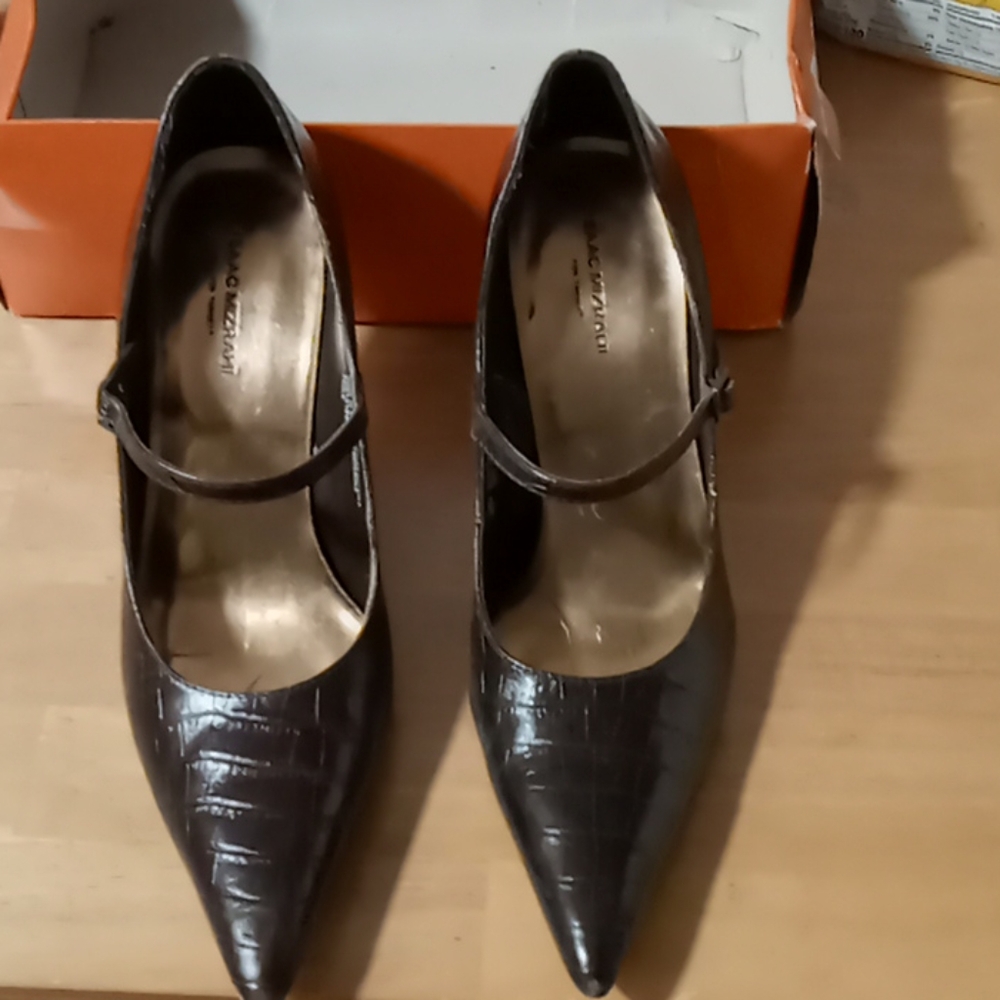 Brown Isaac Mizrahi strap heel